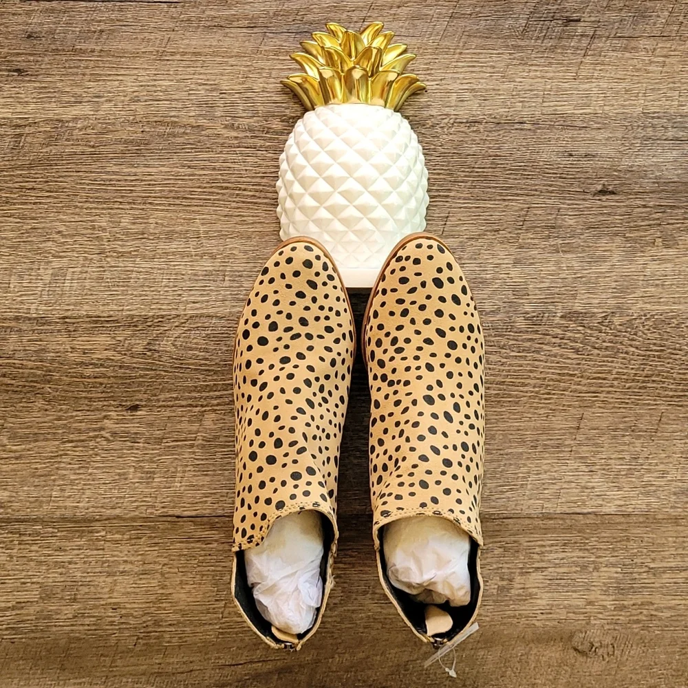 NWT! Dolce Vita Animal Print Leopard Ankle Booties - Picture 2 of 15